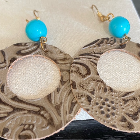 🎉❤️ Taupe Turquoise Stone Earrings - Picture 2 of 2
